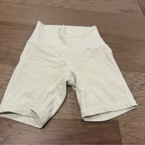 Wunder Under Train HR short 6” size 2 Bone Color